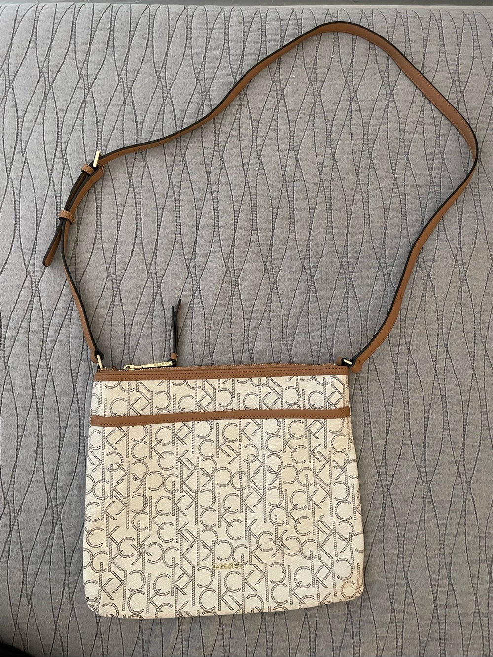 NWOT Calvin Klein Lilly Large Monogram Crossbody Bag